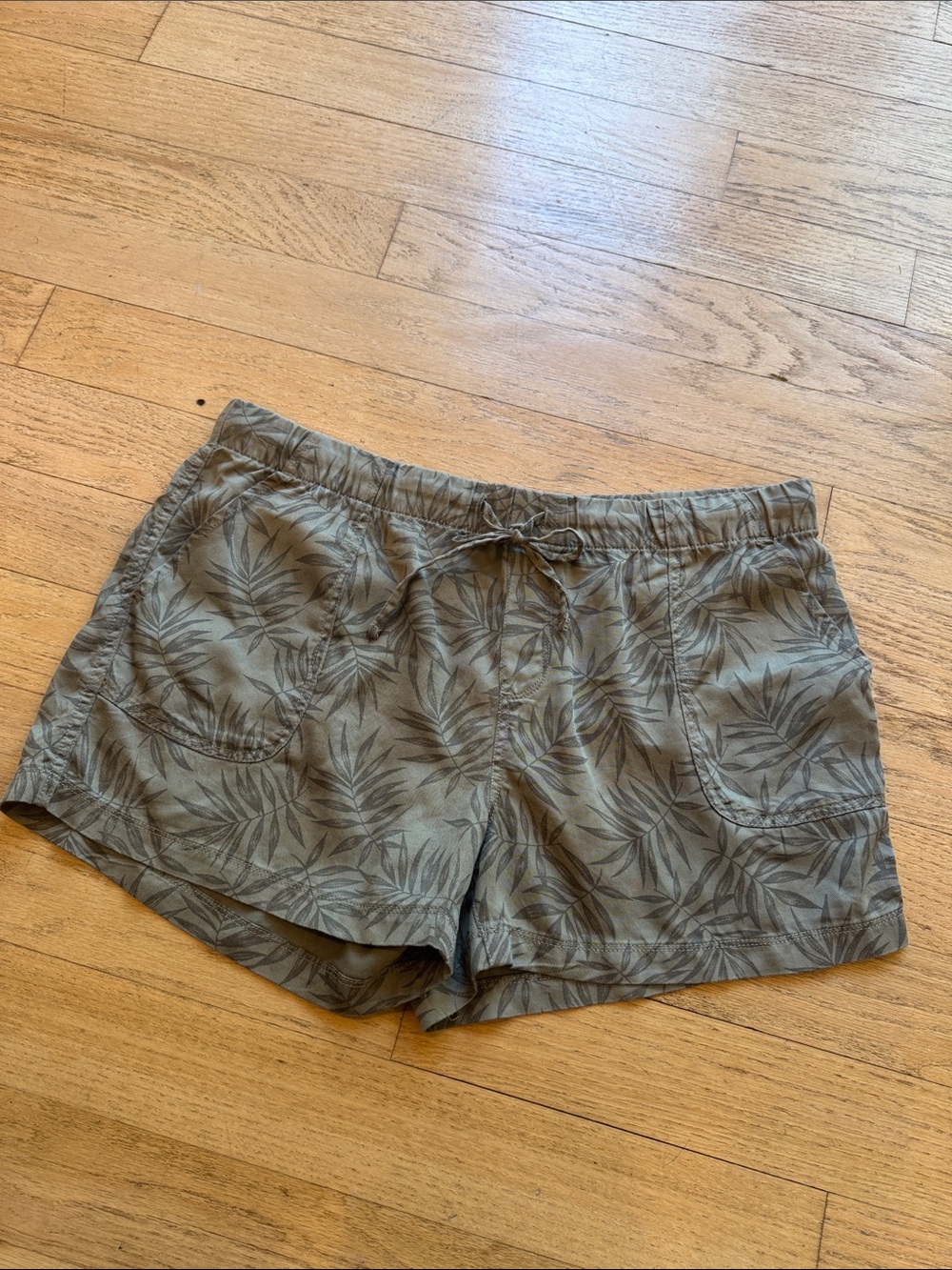 GAP Olive Green Leaf-Print Drawstring Athletic Shorts, size large